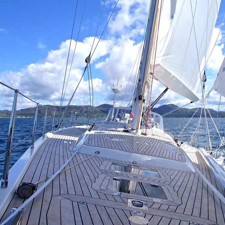 yacht, sea, boat-802319.jpg